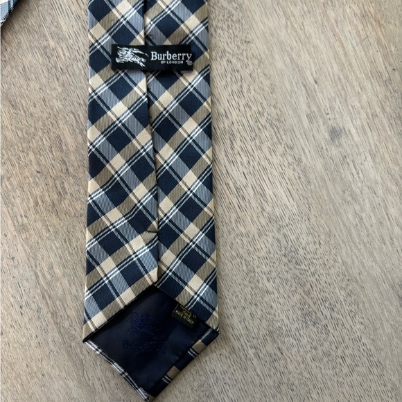 Burberry men’s tie! Gorgeous! - Picture 2 of 2